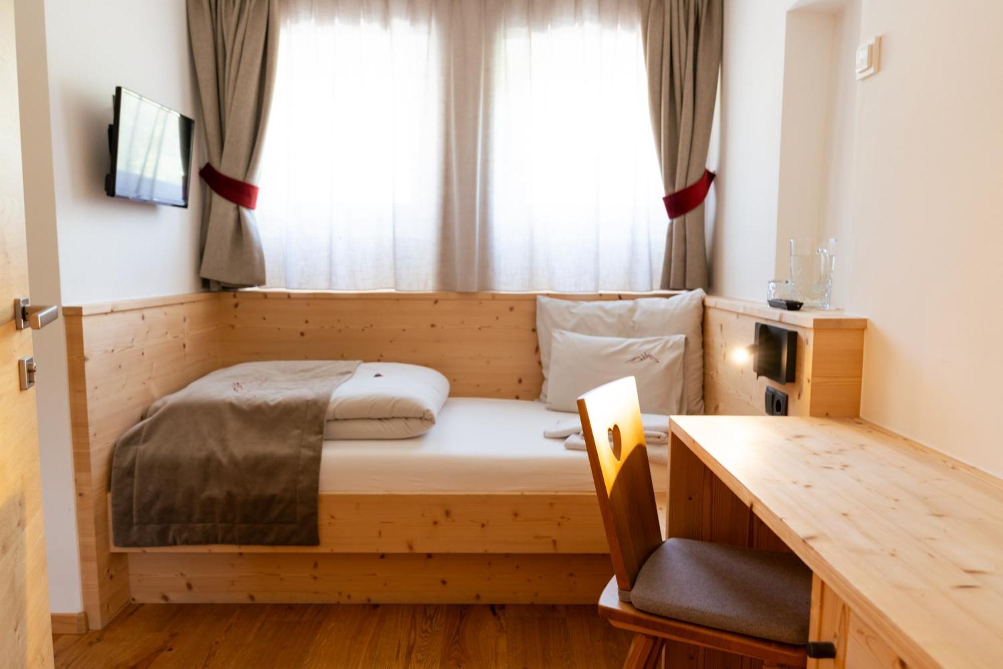 Garni Bergblick Hotel Braies  Ngoại thất bức ảnh